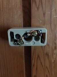 電気が壊れたので新しいものを取り付けしようとしたら 引っ掛けるところが古いタイプ 教えて 住まいの先生 Yahoo 不動産