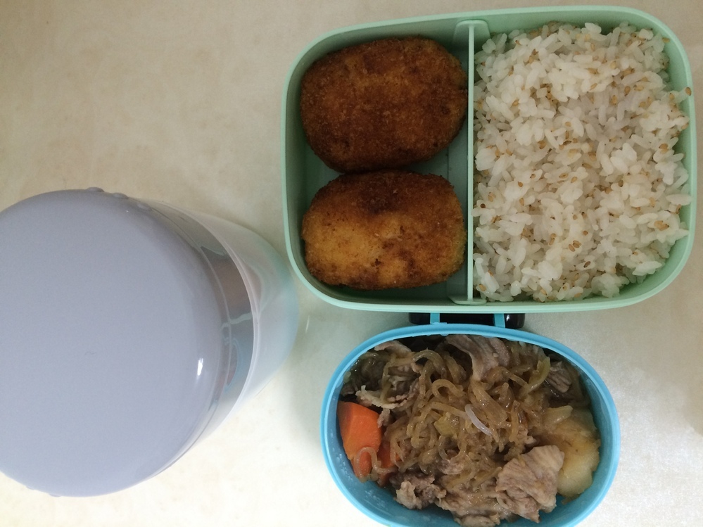 彼氏への差し入れ弁当作りましたコロッケ肉じゃがレモンスープ美味しそ Yahoo 知恵袋