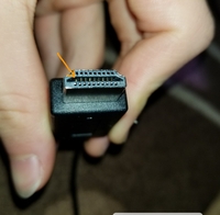 HDMI端子の接続部分が破損しました。よく見ると、中にある HDMI端子の接続部分が破損しました。よく見ると、中にある