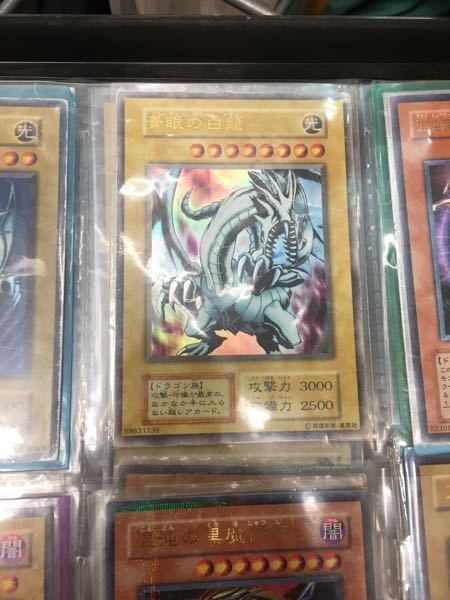 遊戯王のカードの右下に、高橋和希スタジオダイス集英社と書いてあるも