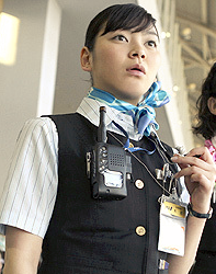 航空会社のパイロットやグランドスタッフが首からさげているidカード ネームタ Yahoo 知恵袋