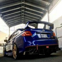 車のリアの牽引フックにぬいぐるみをぶら下げて走ってるスポーツ Yahoo 知恵袋