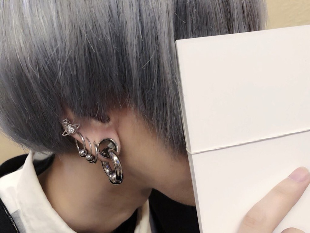 ゆきむら。さんが付けているようなピアスはどこに売ってますか？下から