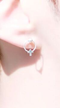 Seventeenのホシくんがつけているこのピアスどこのものかわかる方いらっ Yahoo 知恵袋