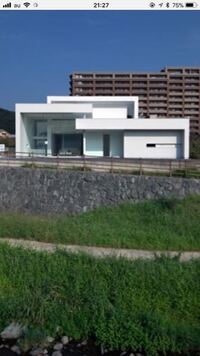 建築に詳しい方教えてください 画像のような カクカクした家を 60坪の土地にでき 教えて 住まいの先生 Yahoo 不動産