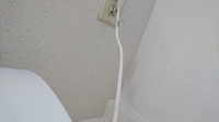 賃貸の天井に謎の穴が 昨年12月から住んでいる賃貸の天井に穴が2つ空いて Yahoo 知恵袋