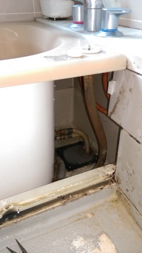 お風呂の栓が壊れてしまいました バスタブのヘリにボタンがついて 押して Yahoo 知恵袋