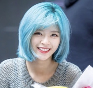 Twiceジョンヨンの今の髪色にしたいのでマニックパニックで染めようとおもう Yahoo 知恵袋