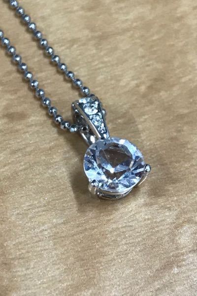 祖母の遺品でいただいたネックレスについての質問です。 - 先日、祖母