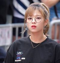中学生です Twiceのジョンヨンちゃんみたいな髪型になりました Yahoo 知恵袋