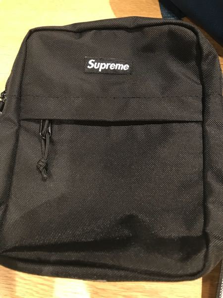 Supreme18ssのショルダーバッグを買ったのですがこれ偽物で - Yahoo