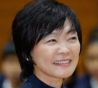 明恵夫人は作り笑いすることに疲れているご様子 安倍閣下はちゃんと癒してあげて Yahoo 知恵袋