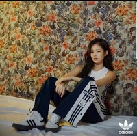 Blackpinkのジェニーちゃんが着てる Adidasの服がどこ Yahoo 知恵袋