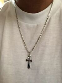 この十字架のネックレスってダサいですか クリスチャンでもない Yahoo 知恵袋