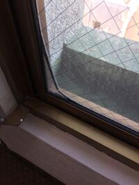 お世話になります 外側の窓のゴムが取れかかっていますので交換を自分でしたいです 教えて 住まいの先生 Yahoo 不動産