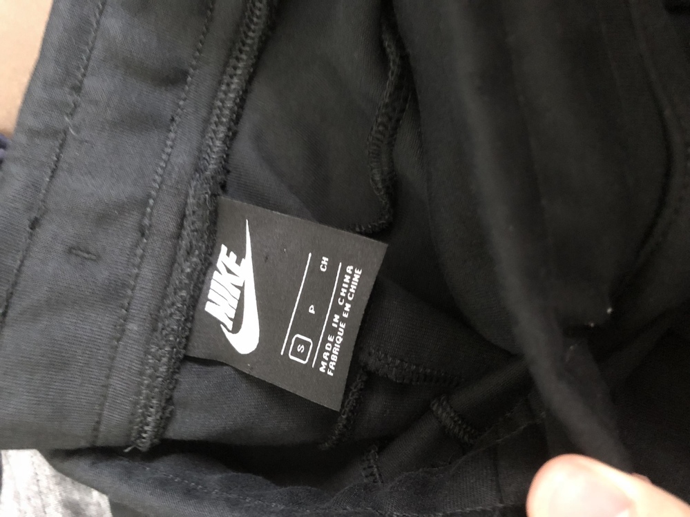 Nike テックフリース　　ブラック&レッド　これ以上の値下げ不可 ブラック&レッド】ナイキ テックフリース セットアップ (Nike