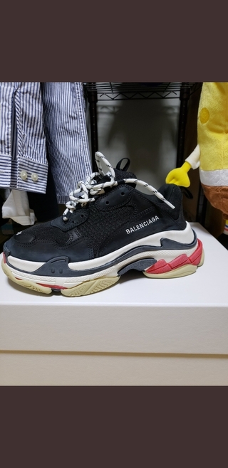 Balenciagaのトリプルsについてです このトリプルsはbalenci Yahoo 知恵袋