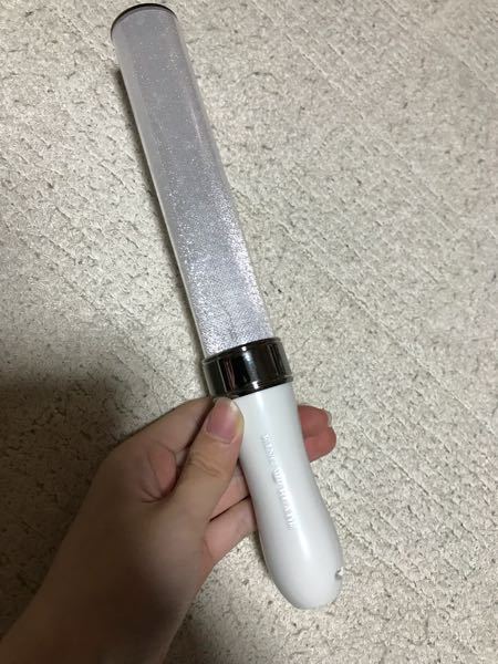 このペンライト中のものを外して、キンブレシートを入れたいんです