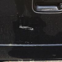 気づいたら車に傷が ふと気づくと車の後ろ トランクの扉部分に傷がついて Yahoo 知恵袋