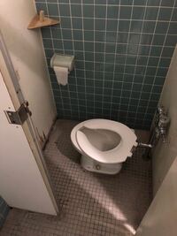 愛知県名古屋市の偏差値60程度の某公立高等学校のトイレです きたないですか Yahoo 知恵袋
