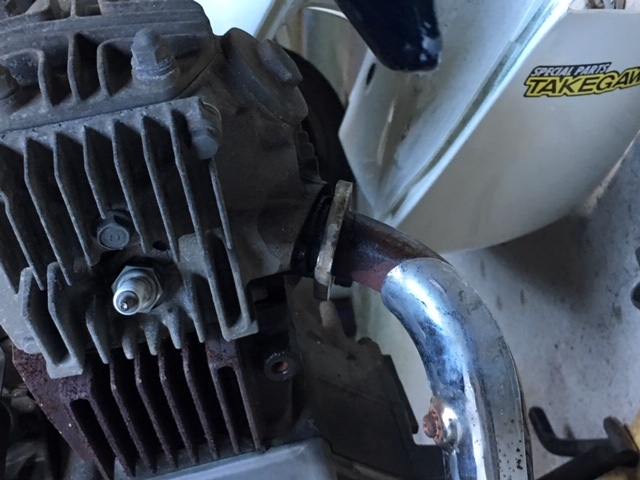 ホンダ スーパーカブ90 マフラーHA02 GTO 新車外し スーパーカブ90（HA02)のマフラーを外し掃除しようと思ったら外
