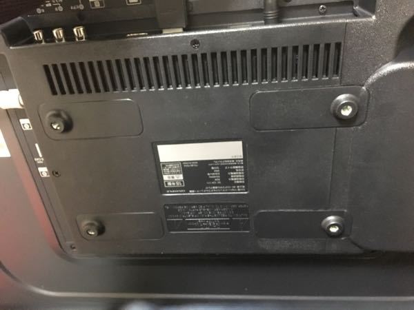 テレビを購入し付属のネジでテレビ本体に - スタンドを取付けたのです 