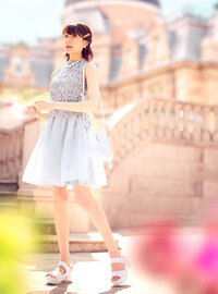 階段や電車内で丈の短い フレアのミニスカートやワンピースを手で抑えない女性は Yahoo 知恵袋