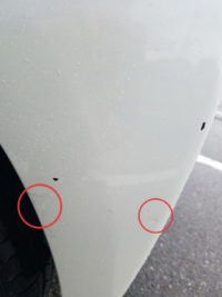 車の塗装剥がれと傷について 今日車を擦ってしまいました 写真の赤丸部分に Yahoo 知恵袋