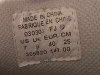 Nikeのスニーカーの中に付いているタグのqrコードやboxについているqr Yahoo 知恵袋