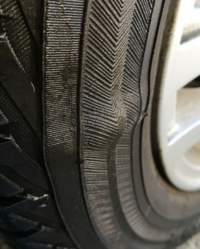 タイヤ側面の膨らみについて タイヤ スタッドレス の側面に コブの様な Yahoo 知恵袋