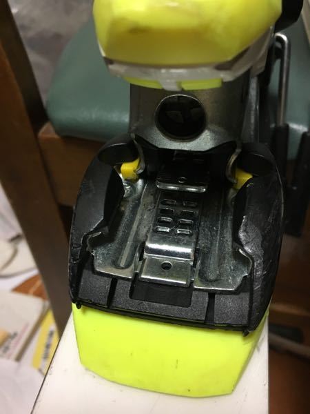 HEADのスキー板のビンディングの長さの調節する方法がわかりません 