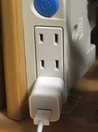 コンセントが抜けない 勉強机についているライトの途中にコンセントがあります ｄ Yahoo 知恵袋