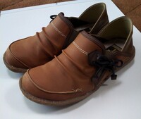 キャメルにグレーって 色合い的におかしいですかね 最近 キャメ Yahoo 知恵袋