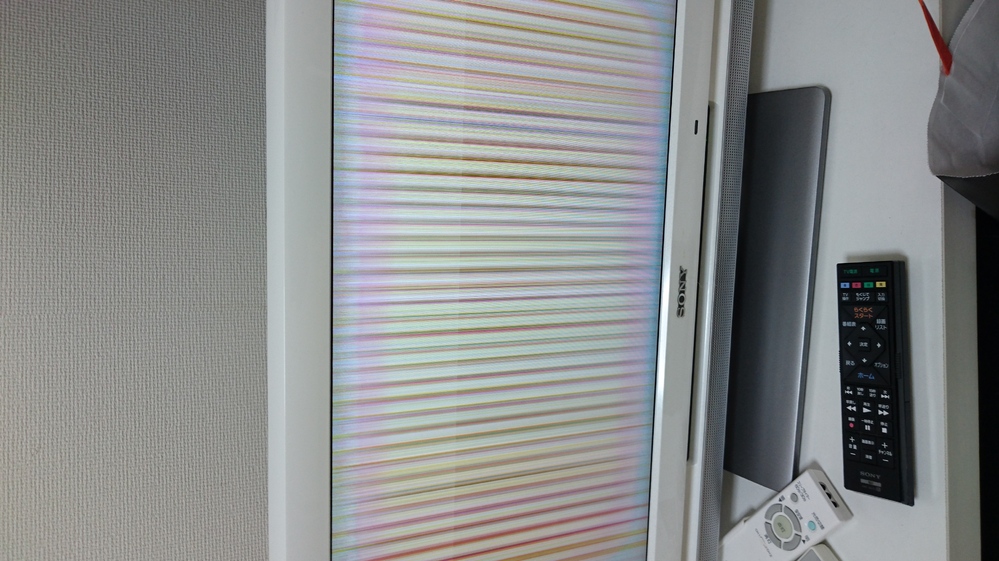 SONYのBRAVIAですが、画面全体にカラフルな縦線が入り映像が全く見えな