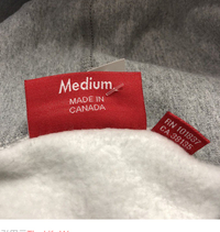 シュプリームって全てタグに「madeincanada」って記載されてますか