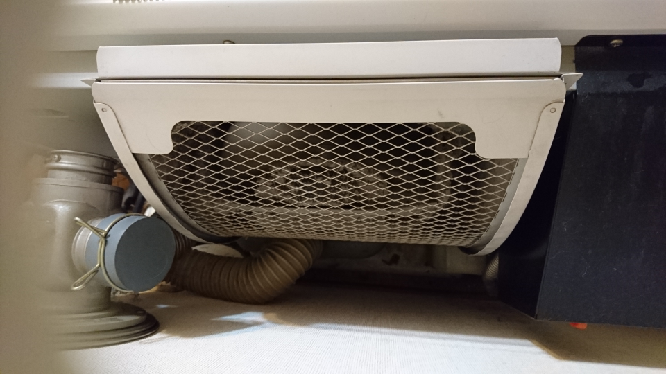 ｆｆ式ストーブ の裏側の掃除ってどうしてますか 動かせないの Yahoo 知恵袋