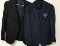 新卒就活について。黒と紺のスーツがあるのですがどちらをメインに使えば良いでしょうか？紺の方がいい印象があるので面接はすべて紺にしようかと思っているのですが…使い分けるとしたらどう使い分けたら良いでしょ うか？公務員民間どちらも受けます。