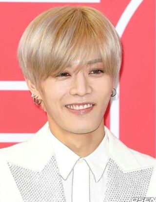 Nct127のゆうたの写真を見てたらこんなのがありました 鼻からピロンと出て Yahoo 知恵袋