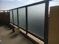 ベランダの柵に100均のワイヤーラティスを連結して設置し つるバラを誘引した Yahoo 知恵袋