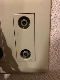 テレビのアンテナケーブルの差込口についてなんですけど 上と下で何か Yahoo 知恵袋