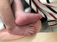 生後三週間 新生児の娘がいます 手足を良く動かしていて 力もあ Yahoo 知恵袋
