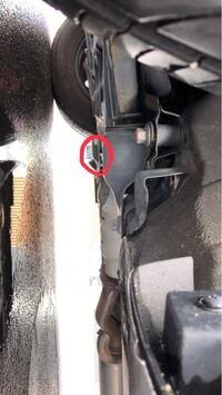 運転席側の下から液体が漏れているみたいなのですが 運転した翌朝に車を見る Yahoo 知恵袋