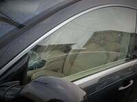 車の窓ガラスは素手で割れるものなのですか 昨日車の運転席に乗ってい Yahoo 知恵袋