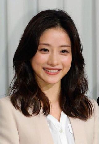 石原さとみ新垣結衣 どっちが可愛いですか Yahoo 知恵袋