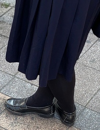 黒タイツ ローファーの制服の女子高生はタイツの下にショート ア Yahoo 知恵袋