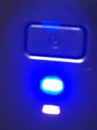 フロンティアのpcなのですがこの青い電源ランプの下の点滅しているオ Yahoo 知恵袋