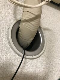 エアコンのダクト穴の隙間についてです。 - 管とサイズが合っていな 