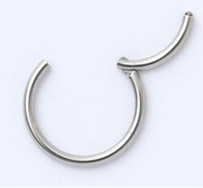 付け方 リング ピアス