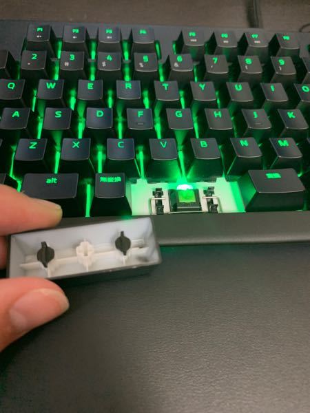 キーボードとマウスをpcに繋げても動きません。電源がついた時に一瞬