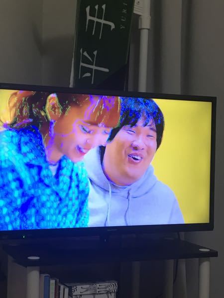 緊急テレビに青いノイズみたいなのが出ます。 - まだ買って3ヶ月なのに 